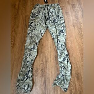 Men's Green Camo Cargo Pants - Tactical Outdoor Style